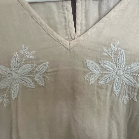 Apricot Floral Embroidery Short Sleeve
V Neck Blouse ROOLEE SIZE SMALL - Picture 2 of 6